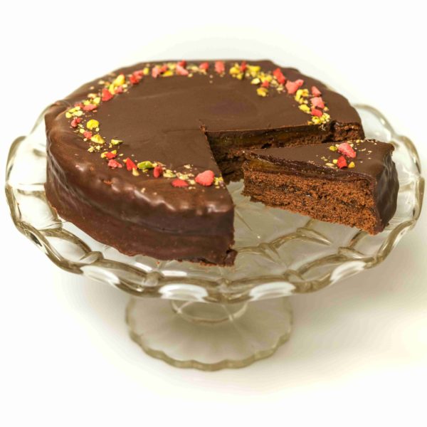 čokoládový dort nakrojený